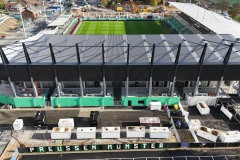 Die Westtribüne mit dem ersten Anstrich.