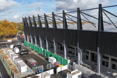 Die Westtribüne mit dem ersten Anstrich.