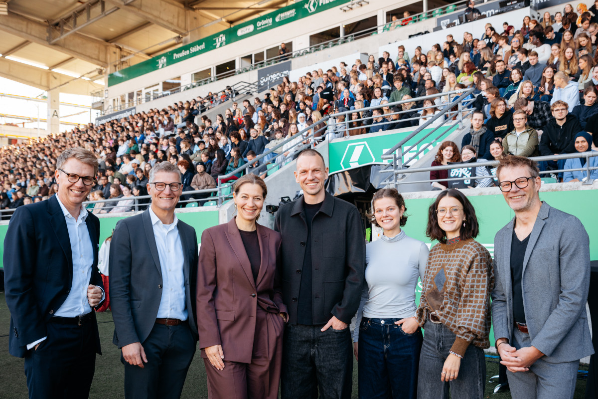 Universität heißt „Erstis“ im Preußenstadion willkommen
