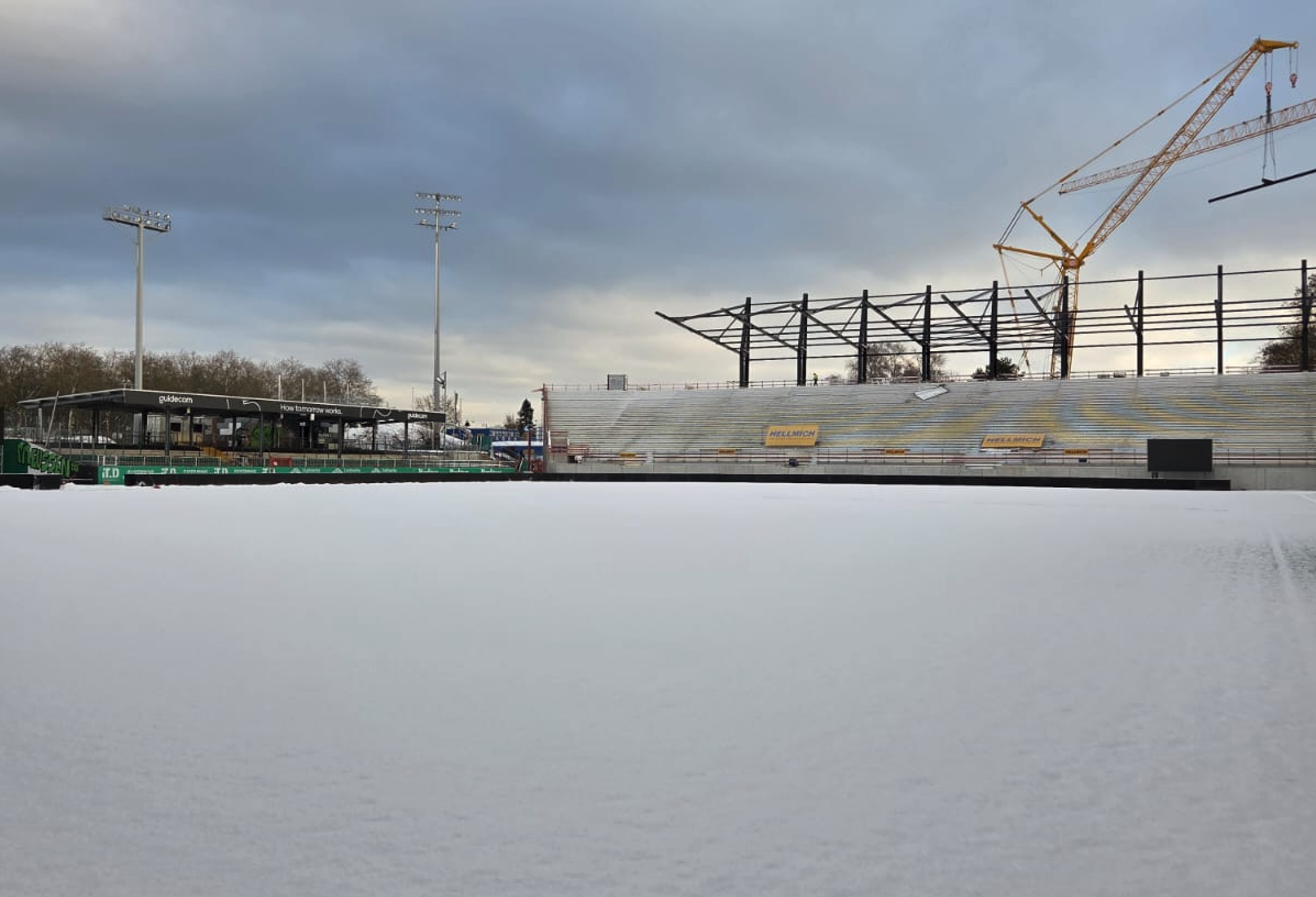 Schneeschüppen im Preußenstadion für alle