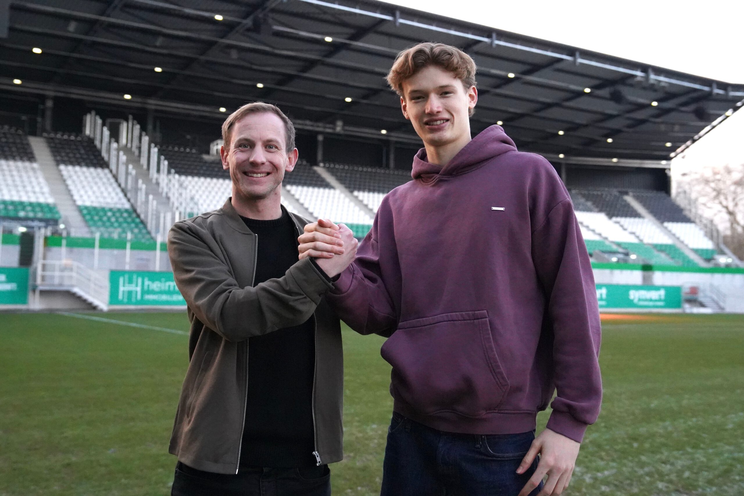 Niklas Varelmann unterschreibt Profivertrag