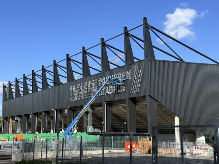 Preußenstadion erhält jetzt seinen Namens-Schriftzug