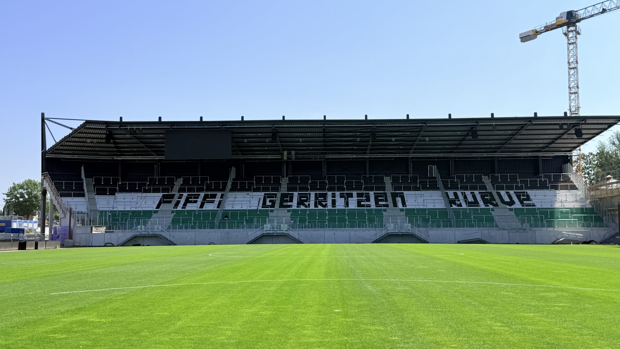 Osttribüne wird offiziell „Fiffi-Gerritzen-Kurve“ 