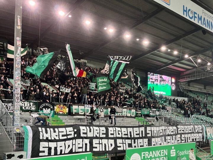 Der überwachte Fußball droht