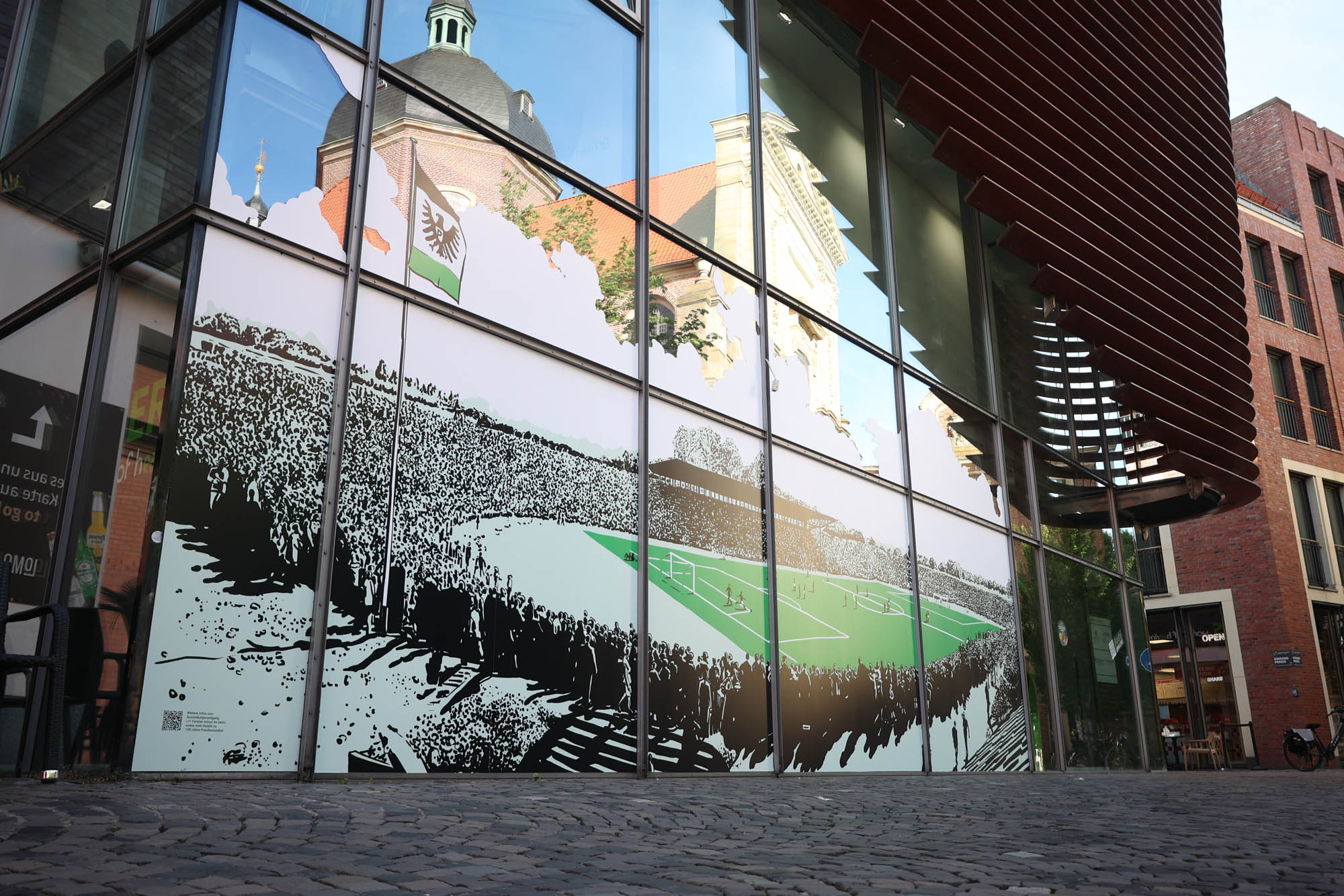 In Münsteraner Schaufenstern werden 100 Jahre Preußenstadion gefeiert