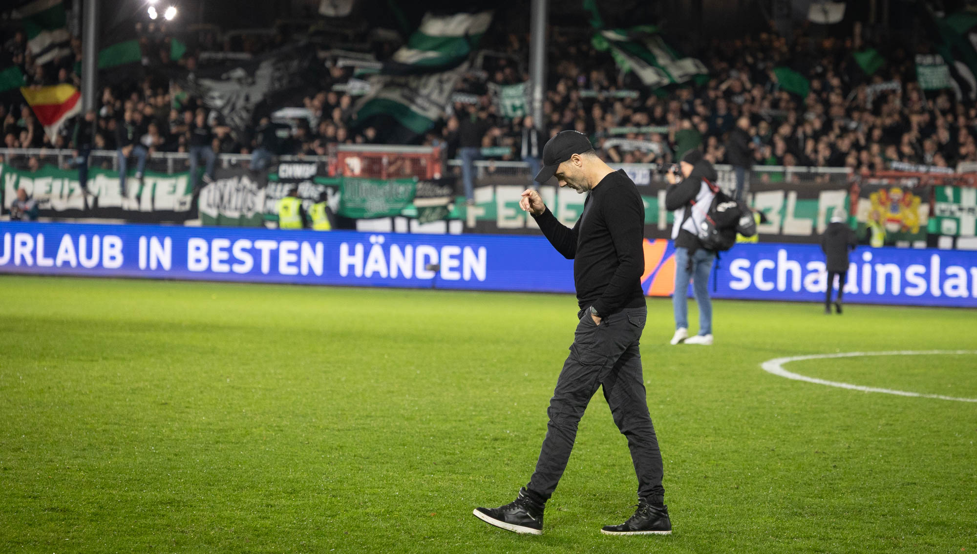 „Extrem stolz“: Mannschaft widerlegt Trainer Alexander Ende