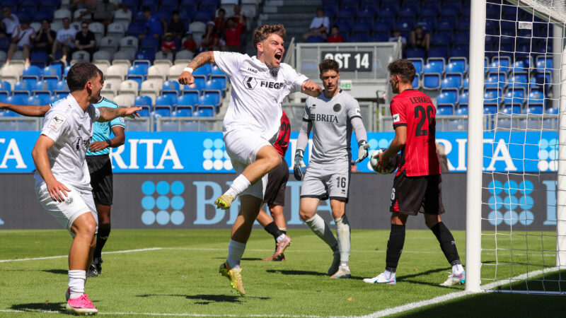 Marvin Schulz jubelt nach seinem Tor zum 3:1. Foto: firo sportphoto