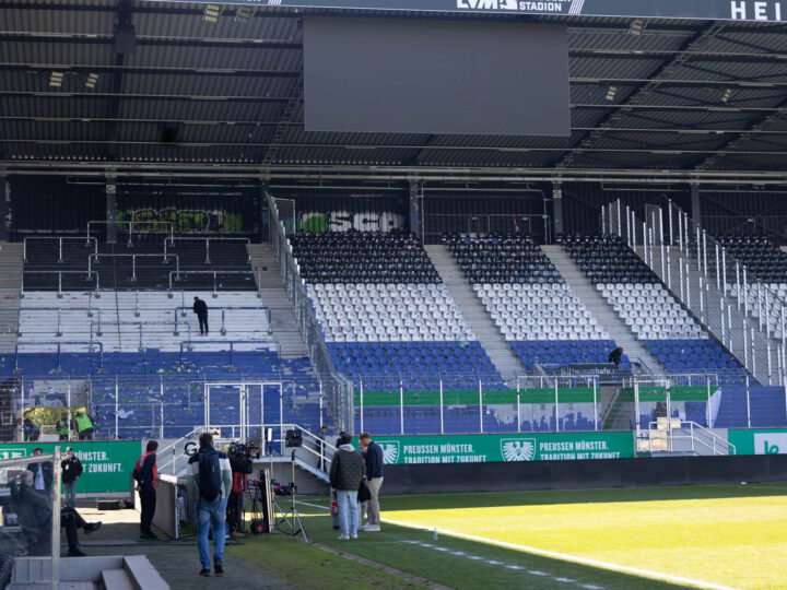 Arminia-Fans hinterlassen Gästeblock in schwarz-weiß-blau