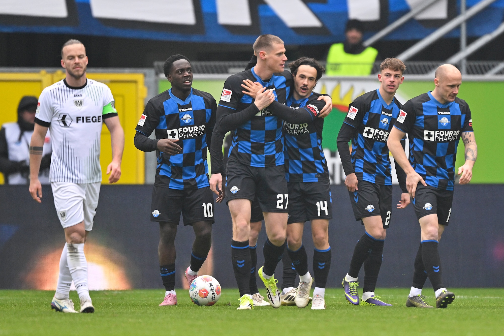 Schon wieder Rot: Preußen Münster nimmt sich auch in Paderborn selbst aus dem Spiel