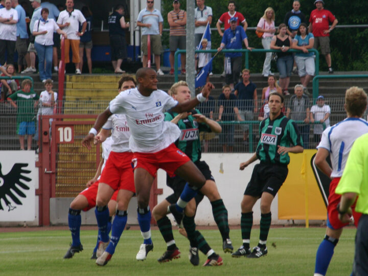 Als Bayern-Trainer Vincent Kompany in Münster auflief