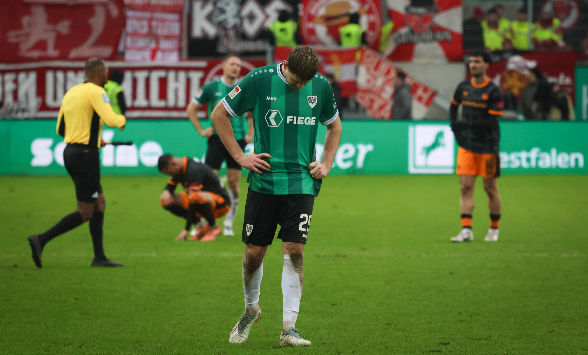 2:3 gegen Kaiserslautern: Im Sturzflug weiter